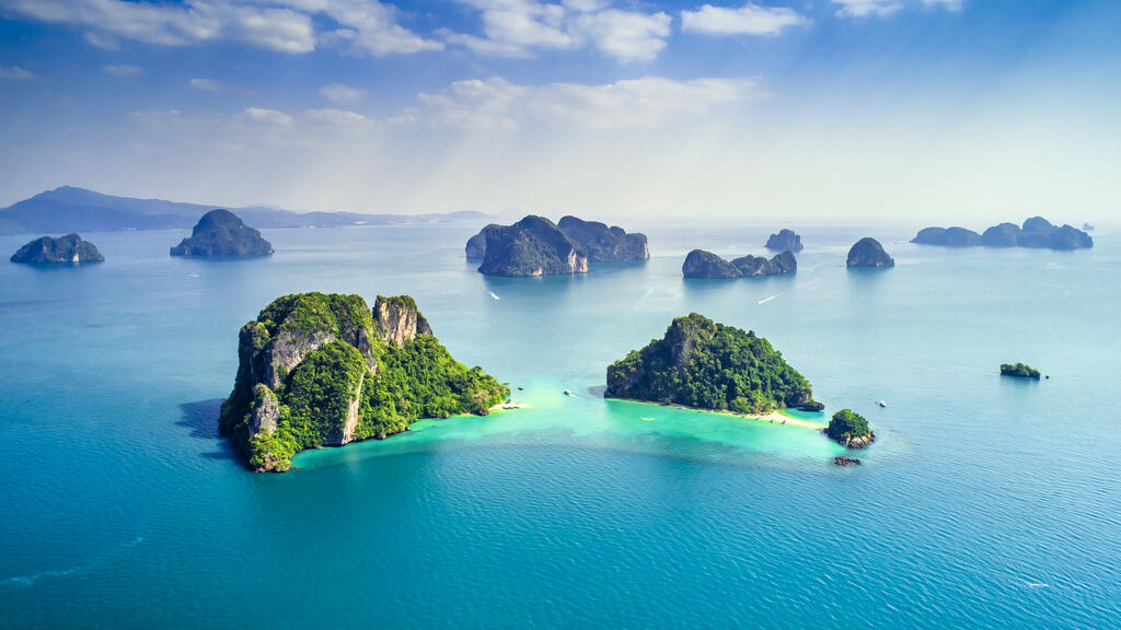 Explore the islands around Koh Yao Noi. 